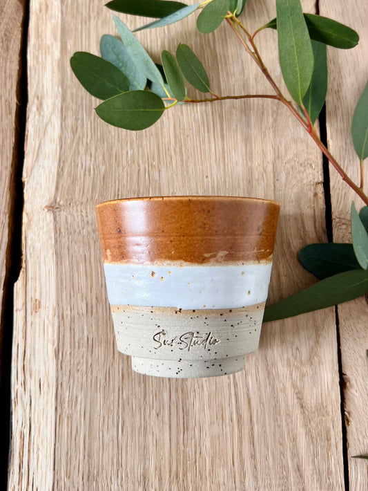 sus.studio-handgemaaktkeramiek-koffiekopje-bruin-earth-1