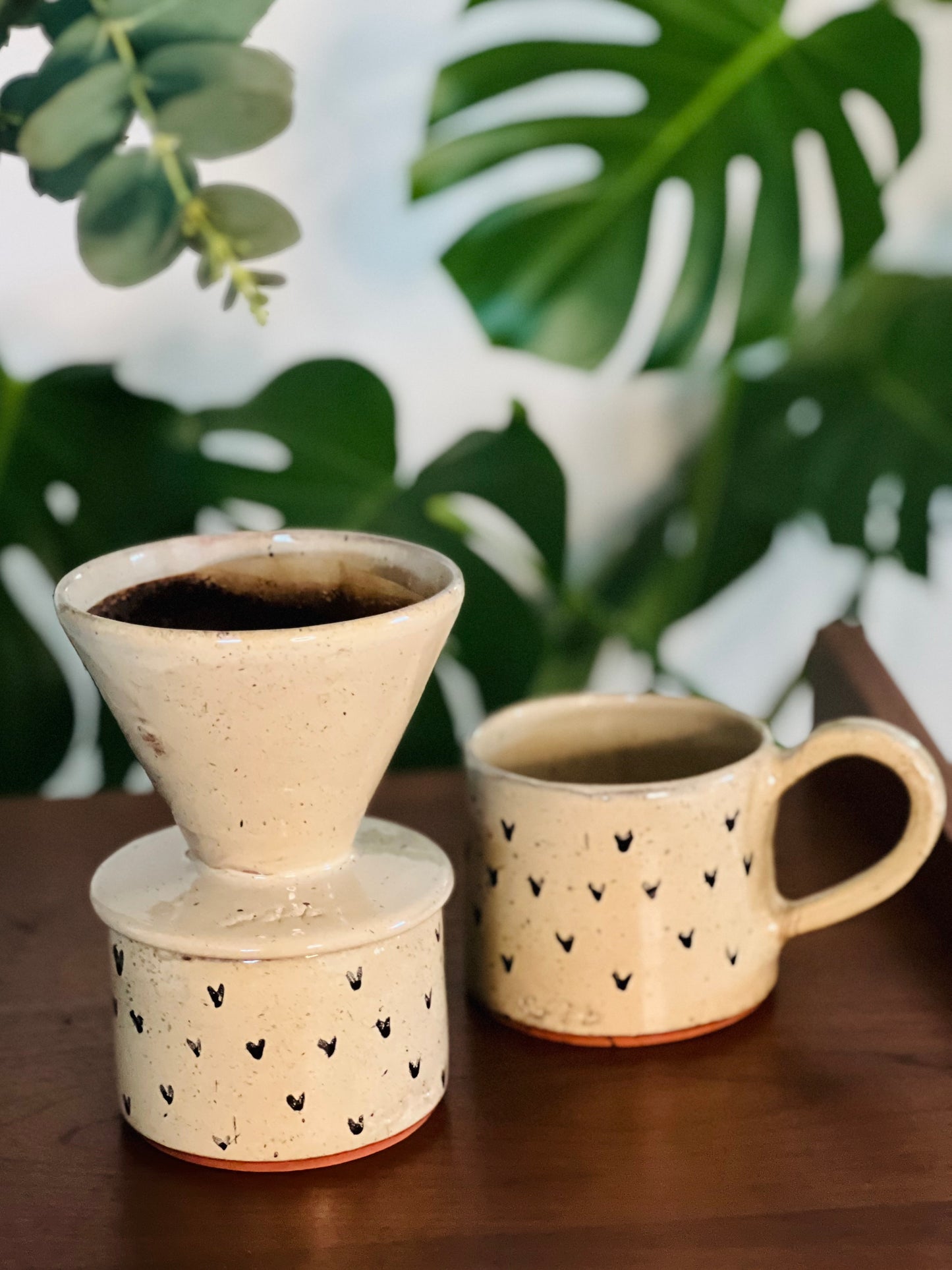 sus.studio-handgemaaktkeramiek-koffiemok-koffiefilter-creme-1