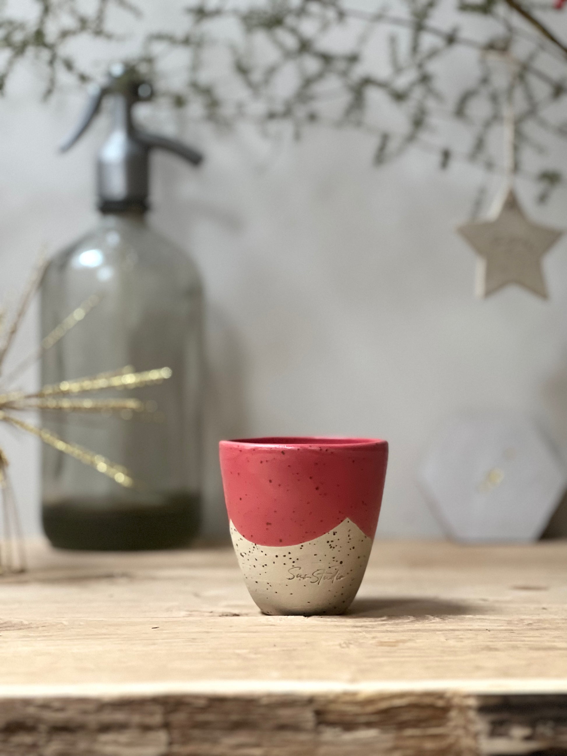 sussstudio-koffiemok-roze-handgemaaktkeramiek-zonderoor-3
