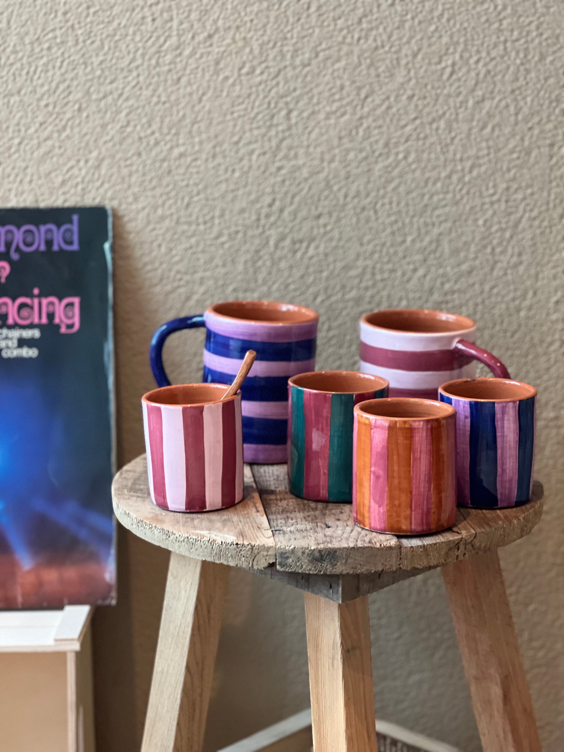 susstudio-handgemaakt-handgeverfd-keramiek-portugal-koffiemok-streep-roze-2