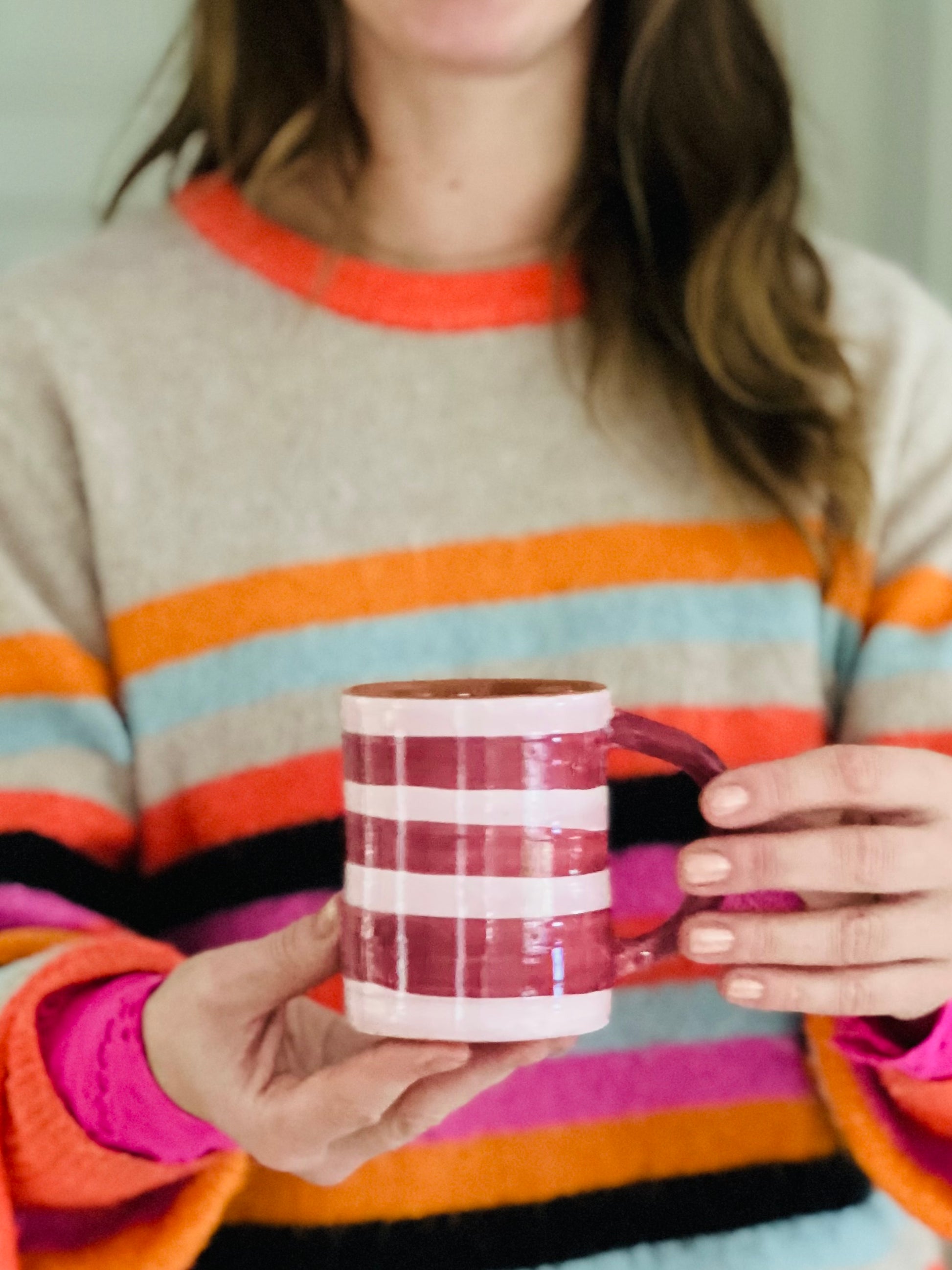 susstudio-handgemaakt-handgeverfd-keramiek-portugal-koffiemok-streep-roze-3