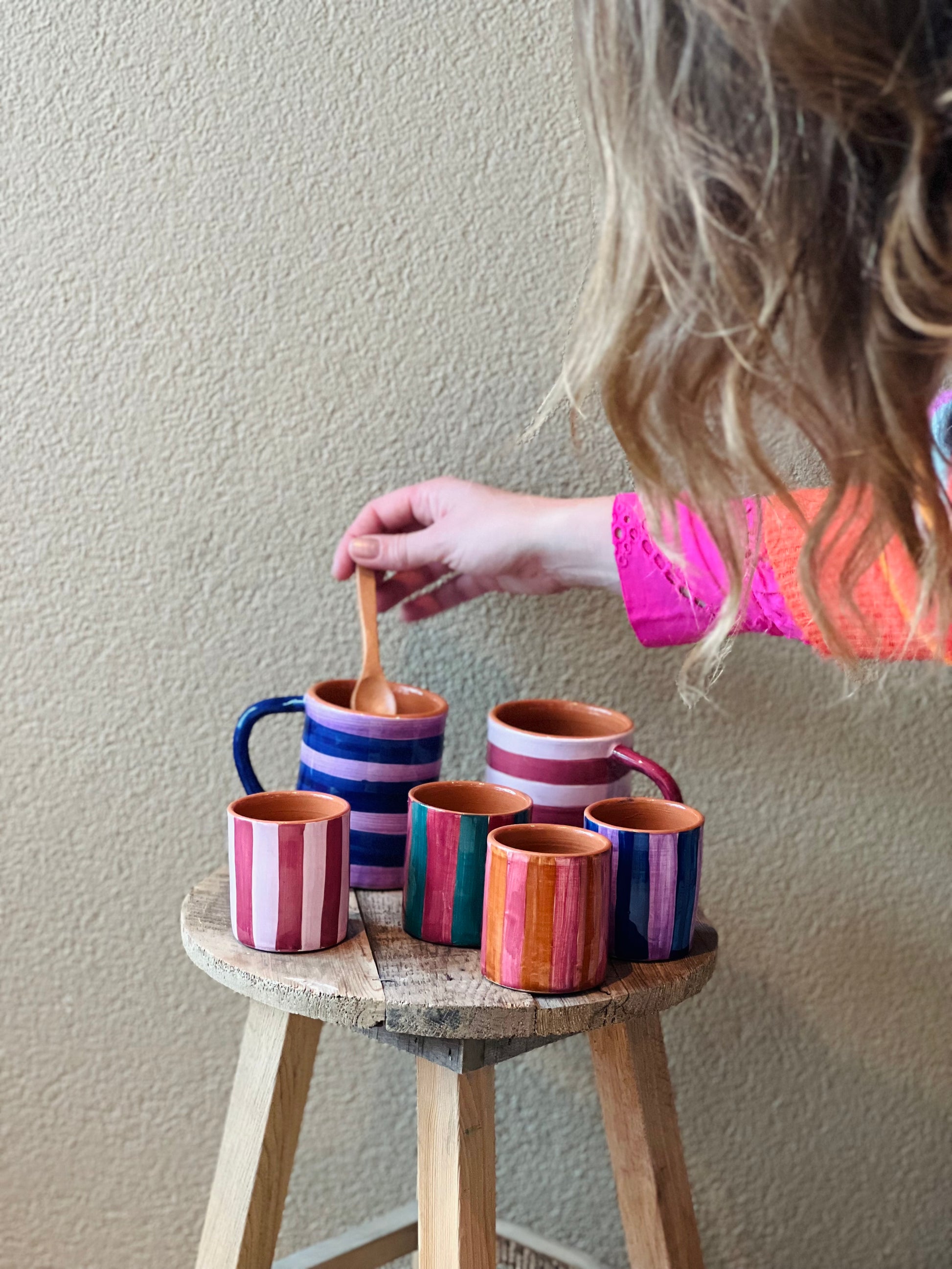 susstudio-handgemaakt-handgeverfd-keramiek-portugal-koffiemok-streep-2