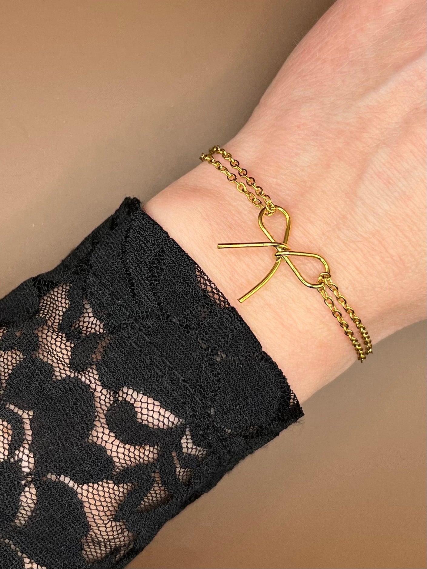 susstudio-handgemaaktesieraden-armband-strik-goud-1