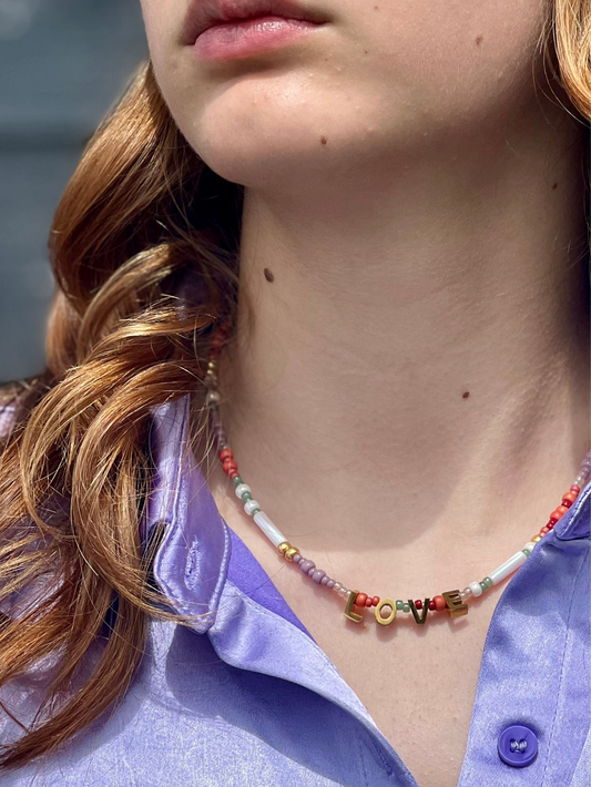 susstudio-handgemaaktesieraden-ketting-love-goud-1