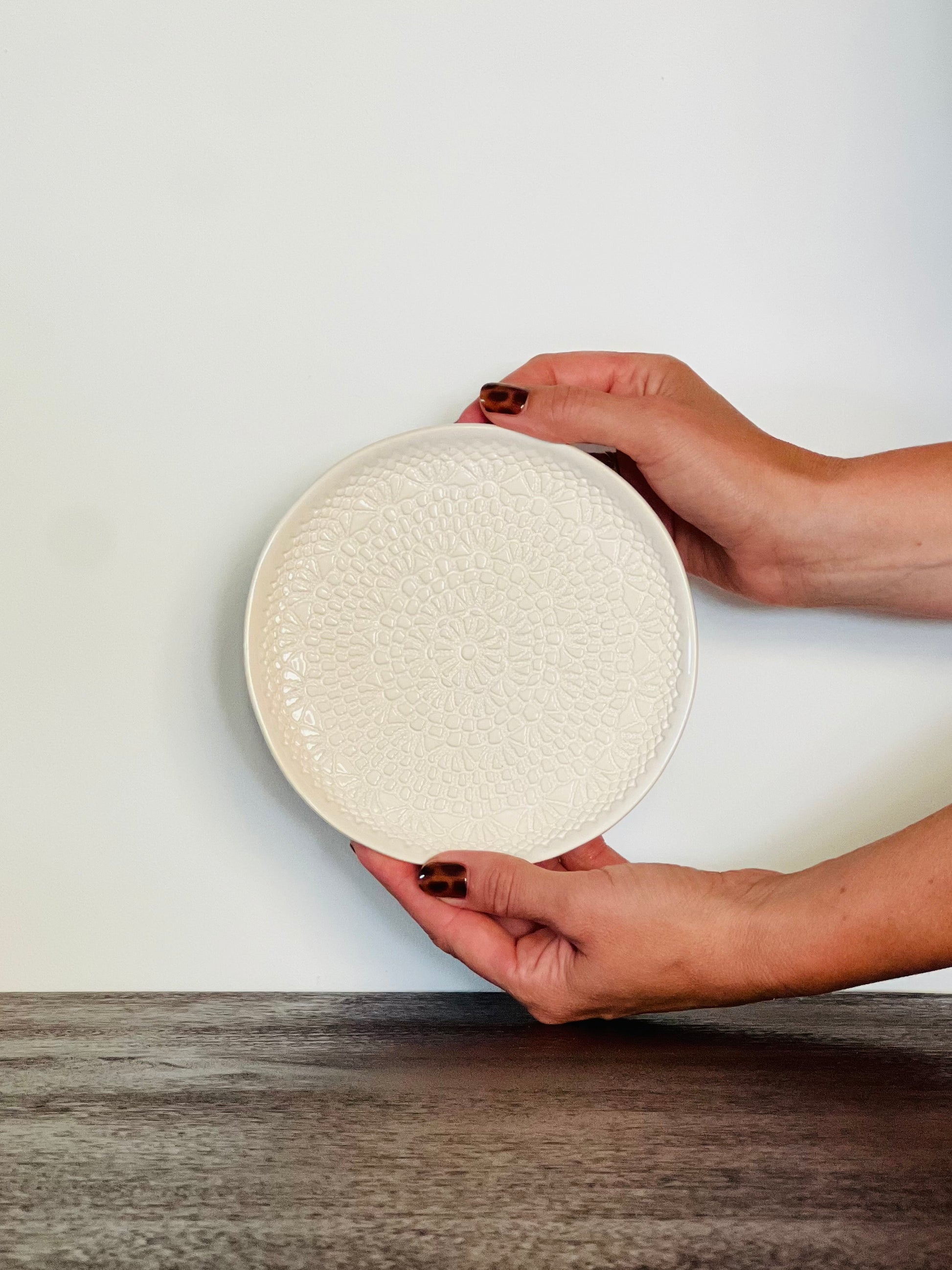 susstudio-handgemaaktservies-bord-wit-1